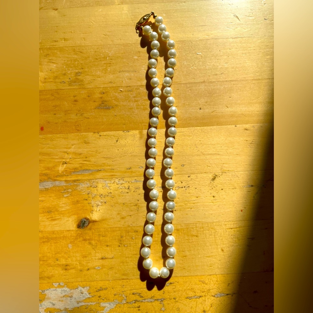 Vintage Pearl Necklace 17 inch strand with 18k gold clasp -7 mm pearls knotted